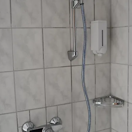 מלון Garni Hotel-pension Holum נויהרלינגרזיל