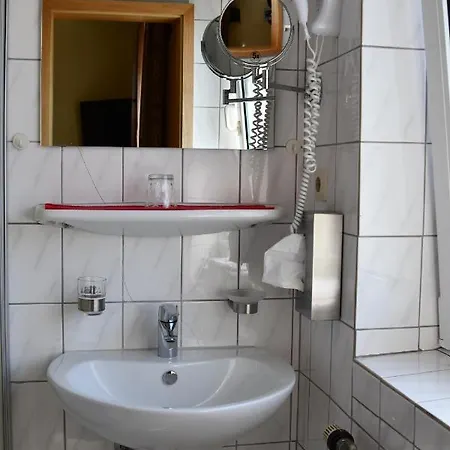 מלון Garni Hotel-pension Holum *